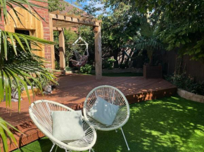 Tropical Retreat at Oriental Home with Exotic Garden & Free Parking